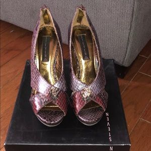 Snake skin Steve Madden heels